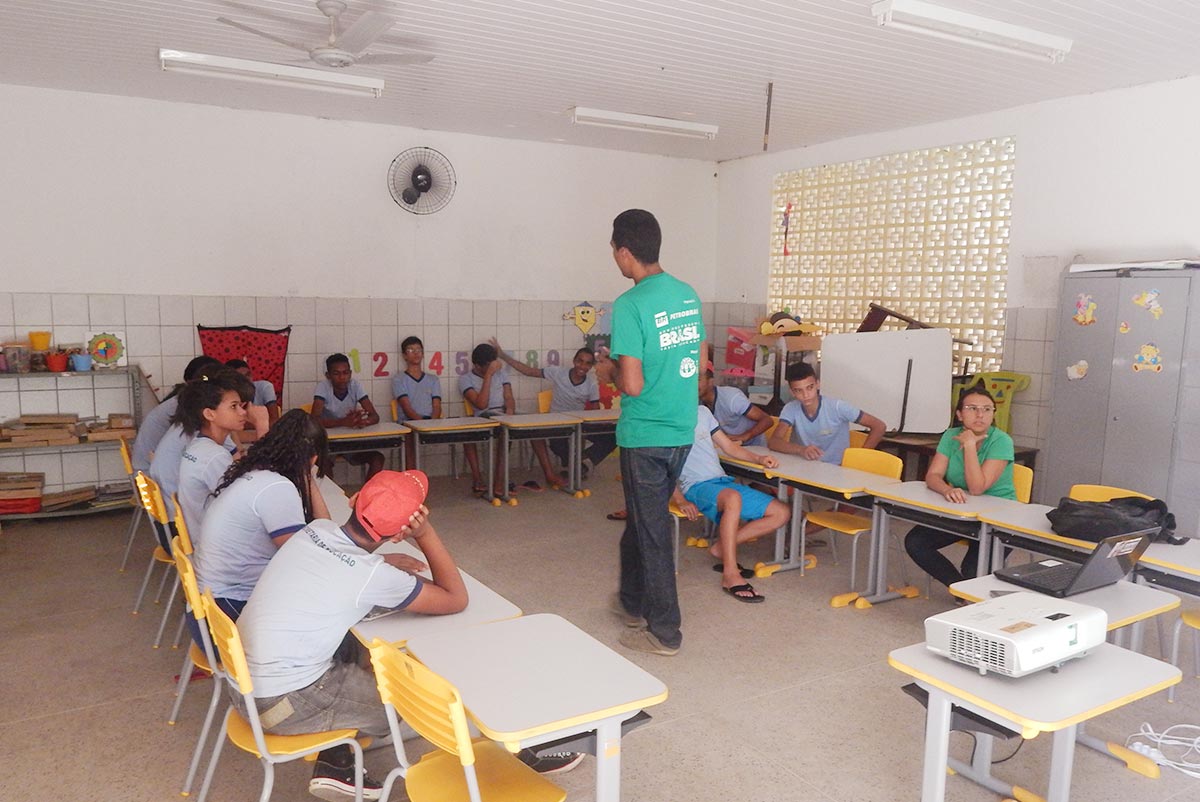 Associações comunitárias do Baixio das Palmeiras e escola realizam seminário